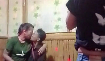 RIRIN PUREL Di Sososr Pelanggan