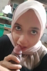 BU Giru HIJAB Ngemut Kontol Di Kantin