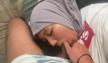 HIJAB Ngokop Kontol Dari Bawah