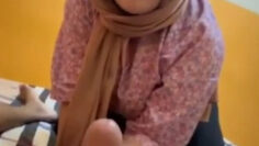 TANTE HIJAB Jilat Kontol Ponakan