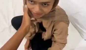 UKHTY Minta Crot Di Mukaa