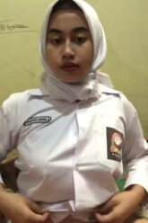 DHIYA Pelajar Hijab SUka Pamer.jpg