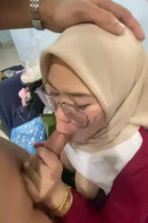 HIJAB Karyawan Doyan Nyepong.jpg