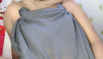 NETA Hijab Colok Memek Pakai Jari.jpg