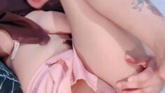 Putri HIJAB Memek Gundul Colmek Pakai Jari.jpg