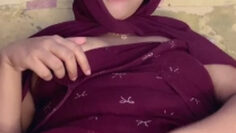 Dedenay HIjab Ngocok pakai Jari.jpg
