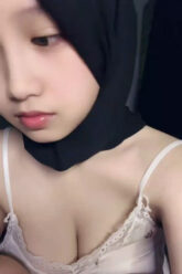 YuKie Hijab Ngocok Pakai Jari.jpg