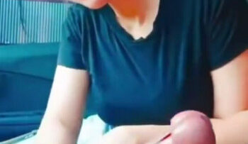 KIARA Nyepong Di Mobil.jpg